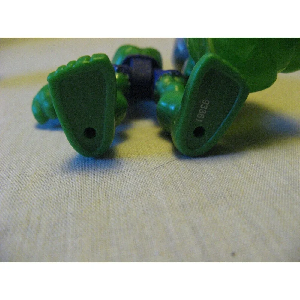 Lot Of 2 Marvel Mini Action Figures Thanos & Hulk w Detachable Shooting Fist